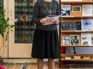 Ведущая вечера В. И. Плохова