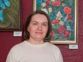 Елена Иль со своей работой