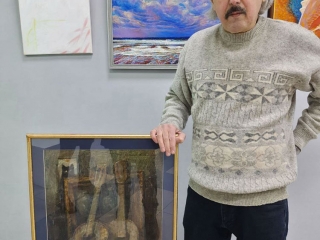 Дмитрий Мнацаканьян со своей работой